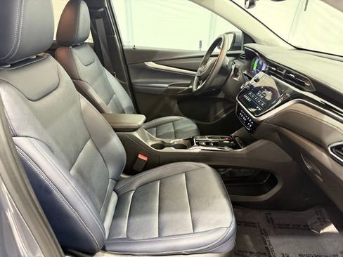 Used 2023 Chevrolet Bolt EUV LT w/ Convenience Package image 19