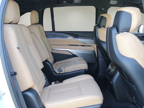 Certified 2026 Cadillac Escalade IQ Luxury 2 w/ LPO, Radiant Package AWD/4WD image 18