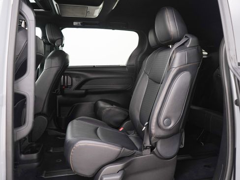 Used 2026 Toyota Sienna XLE Woodland Edition AWD/4WD image 20