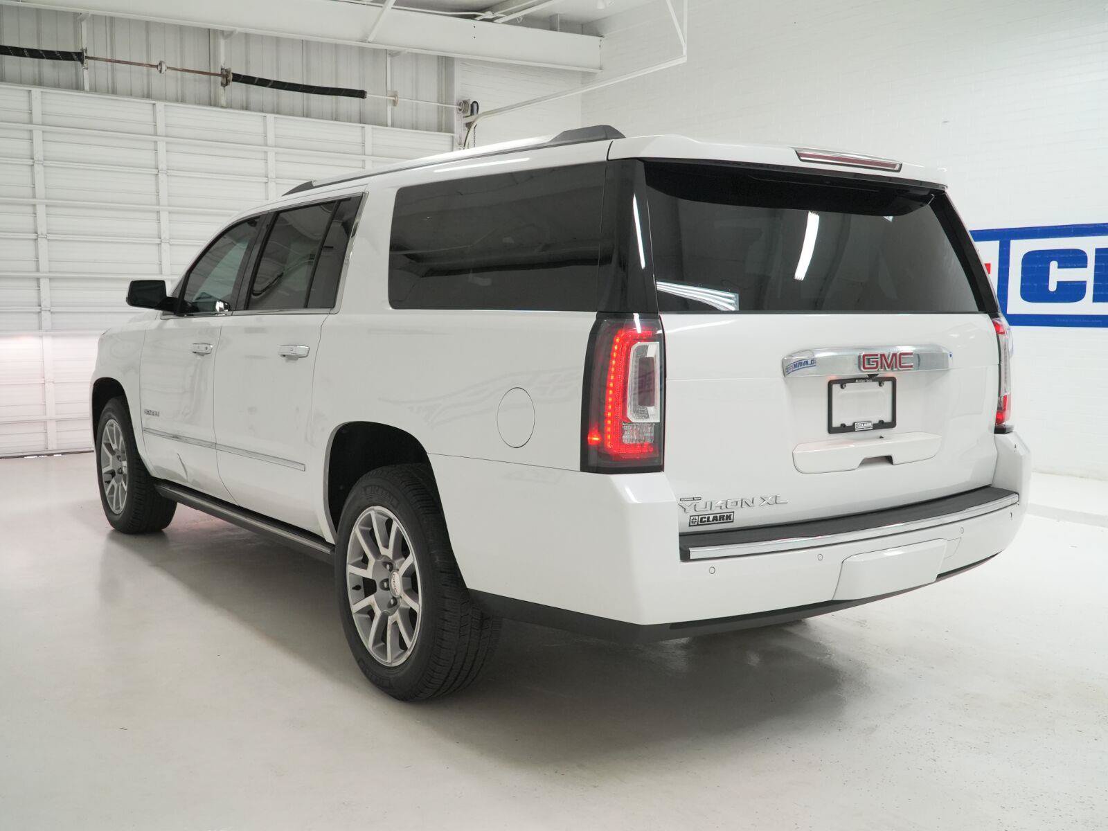 Used 2018 GMC Yukon XL Denali w/ Denali Ultimate Package AWD/4WD image 32