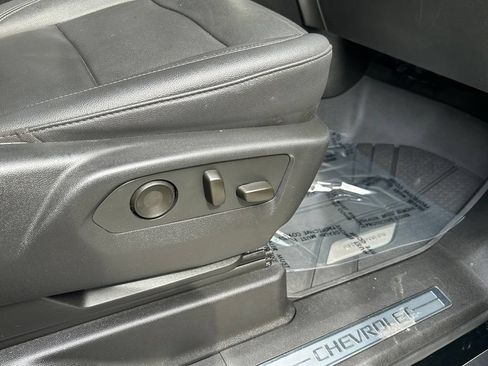 Used 2022 Chevrolet Suburban LT RWD image 31