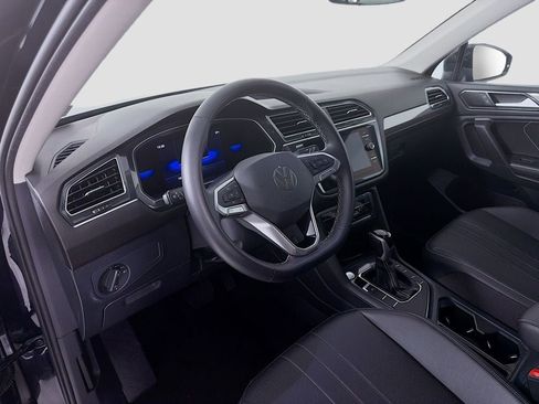 Used 2023 Volkswagen Tiguan SE FWD image 9