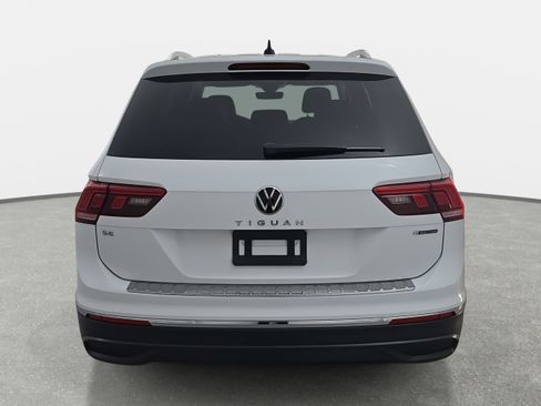 Certified 2022 Volkswagen Tiguan SE image 4