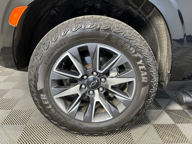 Used 2023 Chevrolet Suburban Z71 AWD/4WD image 10