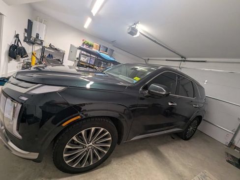 Used 2023 Hyundai Palisade Calligraphy w/ Cargo Package FWD image 1