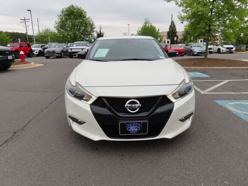 Used 2018 Nissan Maxima SR w/ Midnight Edition FWD image 2