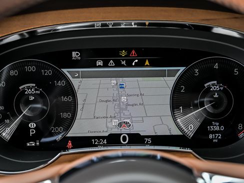 Used 2022 Bentley Bentayga AWD/4WD image 32