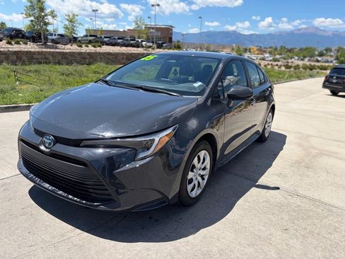Used 2025 Toyota Corolla LE FWD image 5