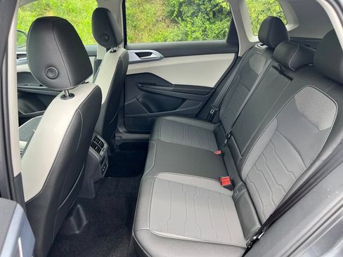 New 2026 Volkswagen Taos SE FWD image 24