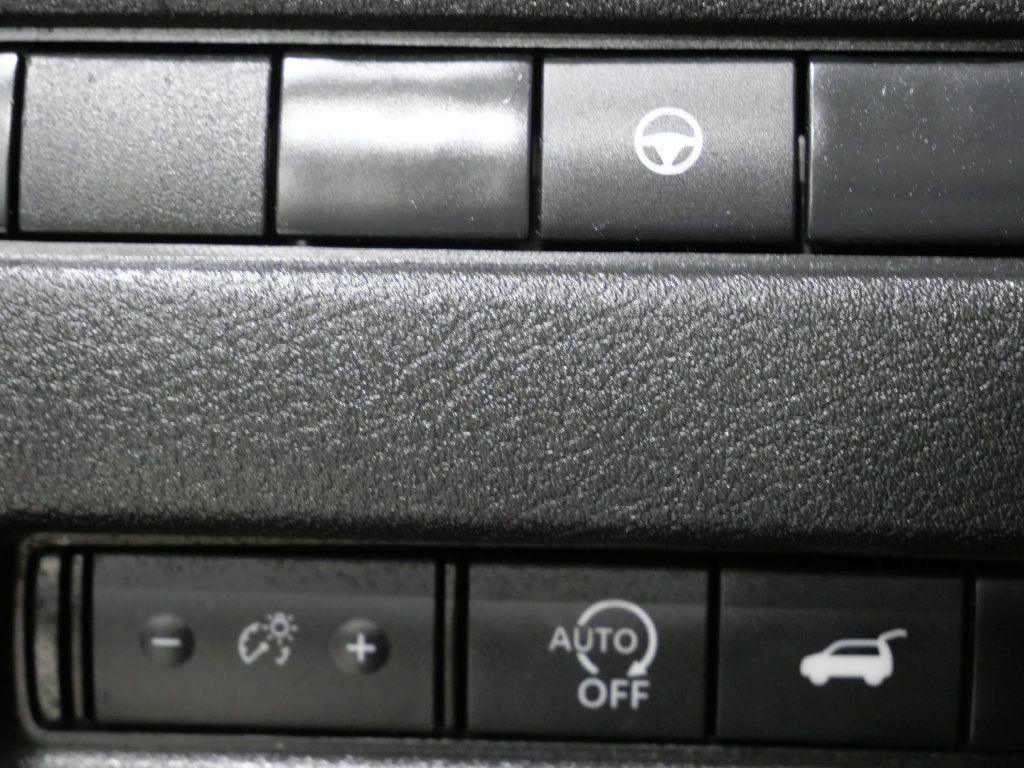 Used 2025 Nissan Rogue SV AWD/4WD image 14