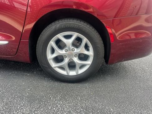 Used 2017 Chrysler Pacifica Touring-L Plus w/ Advanced Safetytec Group FWD image 27
