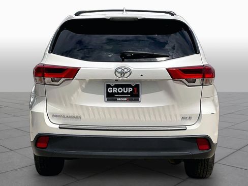 Used 2018 Toyota Highlander XLE image 5