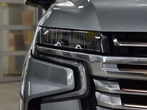 Used 2024 Chevrolet Tahoe High Country AWD/4WD image 12