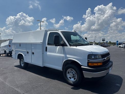 New 2025 Chevrolet Express 3500 w/ Power Convenience Package image 3