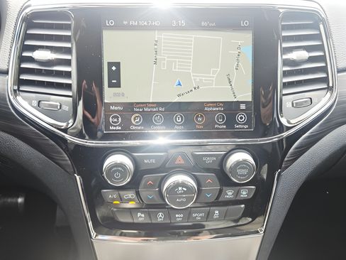 Used 2020 Jeep Grand Cherokee Altitude RWD image 25