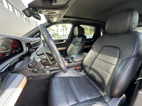 Used 2024 Porsche Cayenne image 5