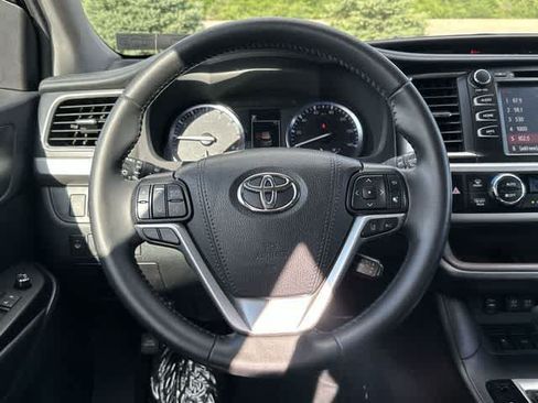 Used 2019 Toyota Highlander XLE AWD/4WD image 7