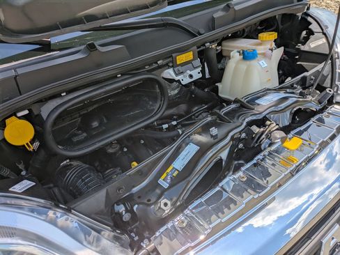 Used 2025 RAM ProMaster 2500 w/ U-Haul Equipment Group FWD image 32