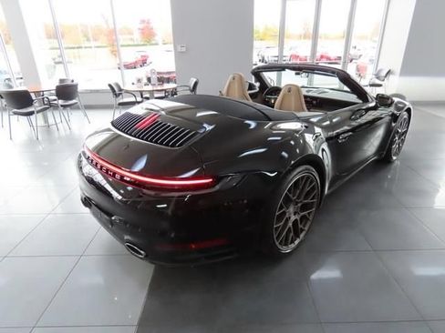 Used 2022 Porsche 911 Carrera 4 AWD/4WD image 12