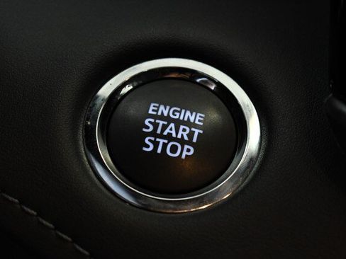 Used 2023 Toyota Highlander XLE AWD/4WD image 42