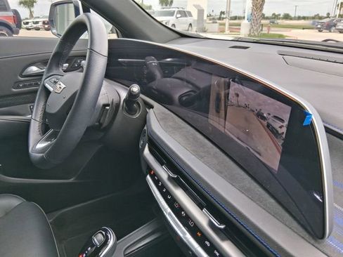 Used 2025 Cadillac XT4 Sport FWD image 16