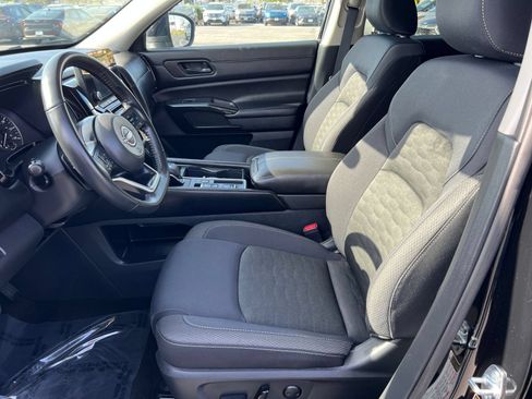 Used 2025 Nissan Pathfinder SV FWD image 30
