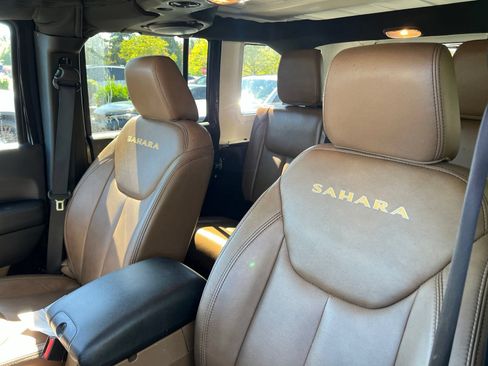 Used 2014 Jeep Wrangler Unlimited Sahara w/ Max Tow Package AWD/4WD image 9
