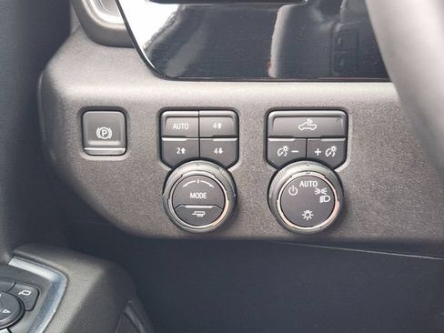 Used 2025 Chevrolet Silverado 1500 LT w/ Z71 Off-Road Package AWD/4WD image 23