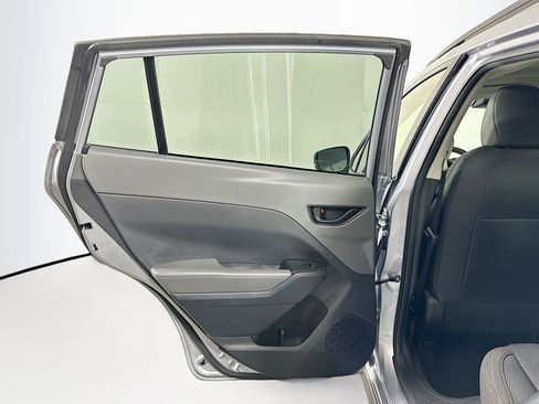 Used 2024 Subaru Crosstrek 2.0i Premium image 26