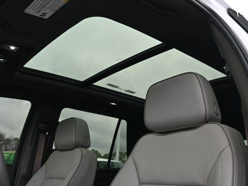 Used 2025 GMC Yukon Elevation w/ Technology Package image 9