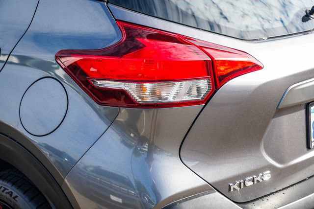 Used 2018 Nissan Kicks SR w/ Premium Package FWD image 13