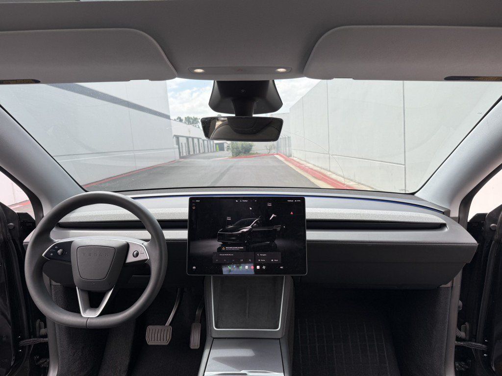Used 2026 Tesla Model Y Long Range AWD/4WD image 13