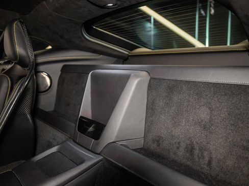 Used 2025 Aston Martin V8 Vantage Coupe image 14