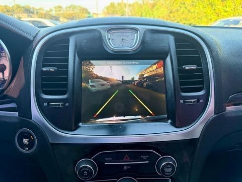 Used 2018 Chrysler 300 Limited image 28