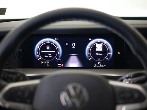 New 2025 Volkswagen Tiguan SE image 14