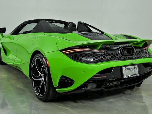Used 2024 McLaren 750S Spider RWD image 11