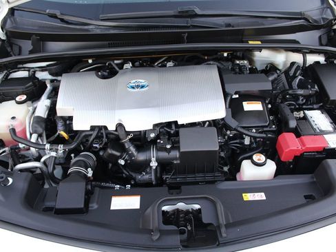 Used 2017 Toyota Prius Prime Premium image 32