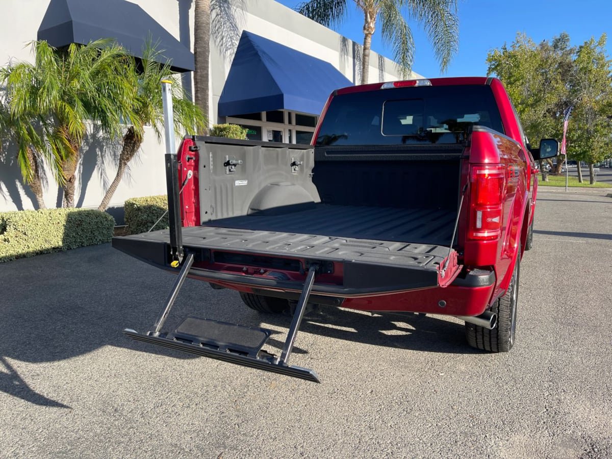 Used 2015 Ford F150 Lariat w/ Equipment Group 502A Luxury AWD/4WD image 9
