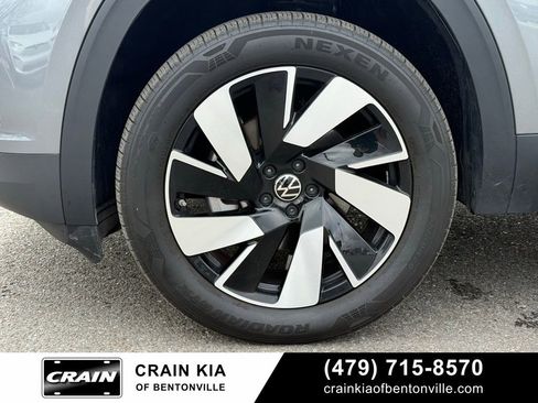 Used 2025 Volkswagen Atlas Cross Sport SE AWD/4WD image 31