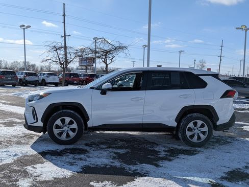 Certified 2022 Toyota RAV4 LE image 5