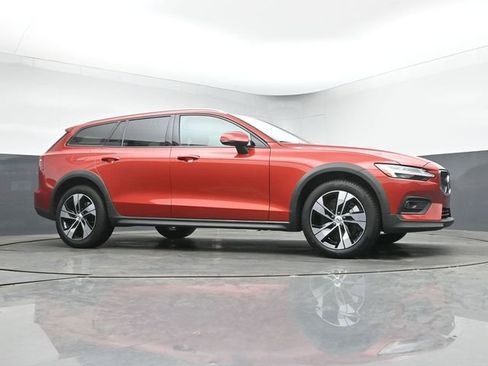 Used 2025 Volvo V60 B5 Cross Country Plus AWD/4WD image 34