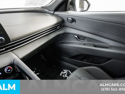Used 2025 Hyundai Elantra Sport image 38