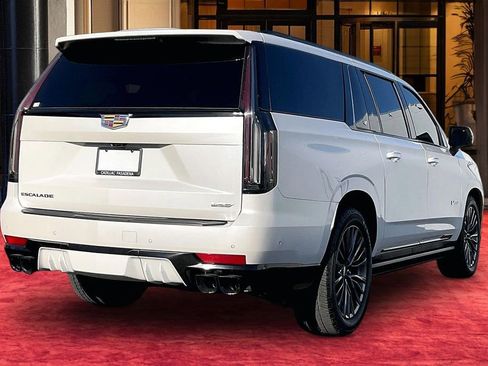 Used 2024 Cadillac Escalade ESV V w/ Heavy-Duty Trailer Package image 6