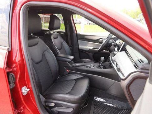 Used 2025 Jeep Compass Latitude w/ Sun & Sound Group AWD/4WD image 26