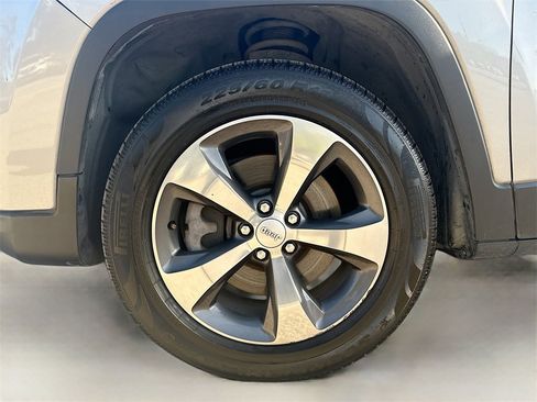 Used 2019 Jeep Cherokee Limited image 30