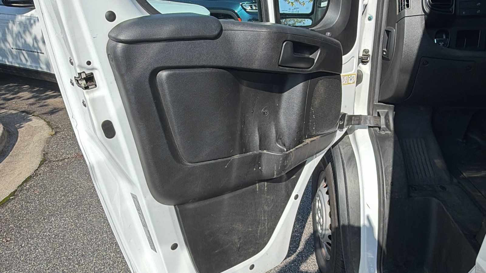 Used 2024 RAM ProMaster 2500 w/ Convenience Group FWD image 15