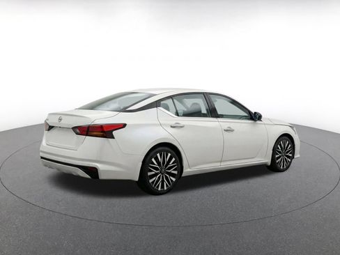 Used 2025 Nissan Altima 2.5 SV FWD image 9