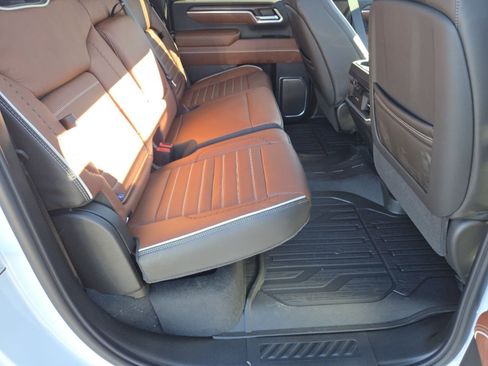 New 2026 GMC Sierra 2500 Denali Ultimate w/ LPO, Black Badging Package image 29