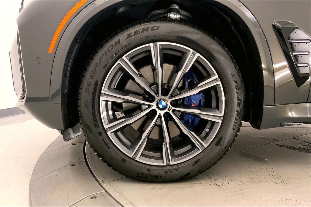 Used 2026 BMW X5 xDrive40i w/ M Sport Package AWD/4WD image 9