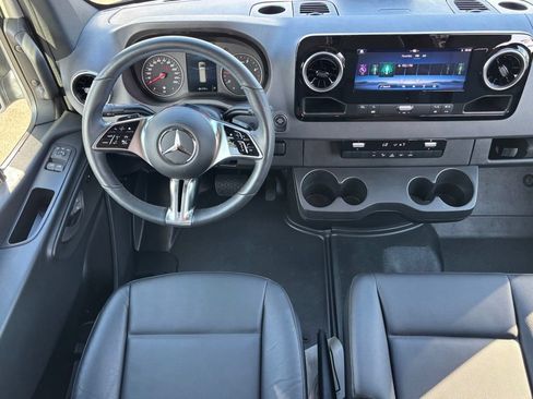 Used 2025 Mercedes-Benz Sprinter 2500 image 28